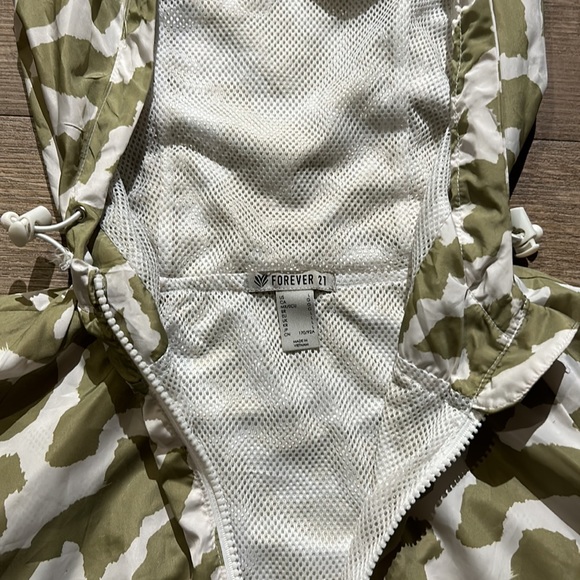 Forever 21 Windbreaker - Picture 6 of 8